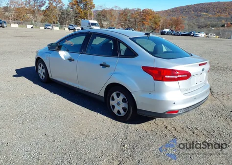 2016 Ford Focus S из США, поврежденный, VIN 1FADP3E21GL349014